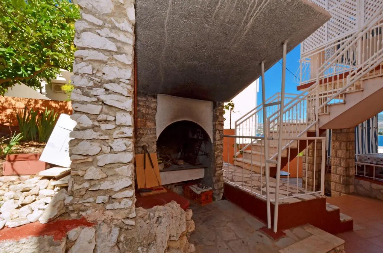 Διαμέρισμα D Large Apt With Big Terrace Next To The Beach Τρογκίρ