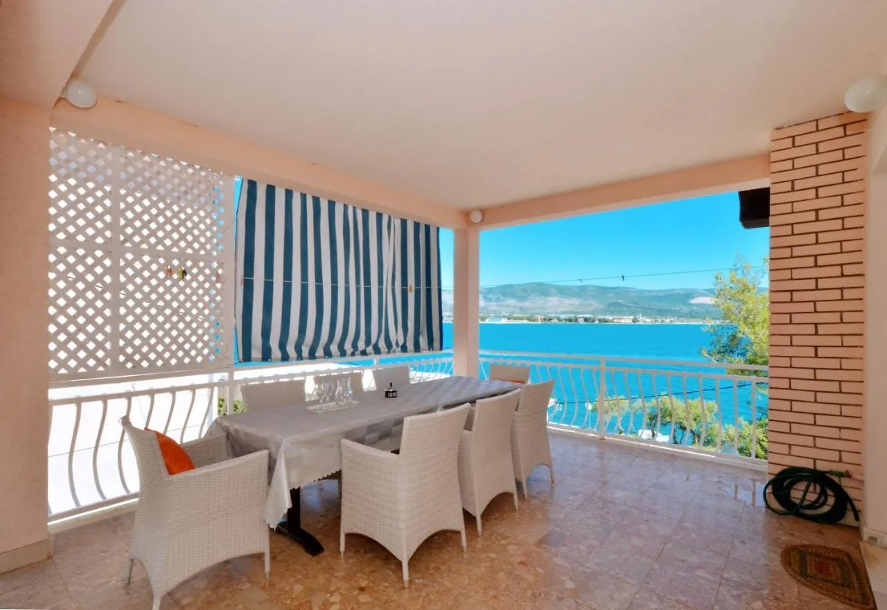 D Large Apt With Big Terrace Next To The Beach Trogir
