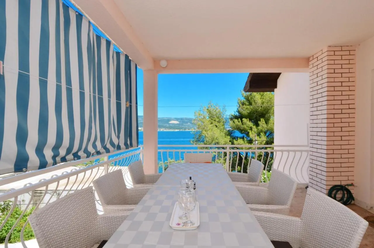 D Large Apt With Big Terrace Next To The Beach Trogir 0*,