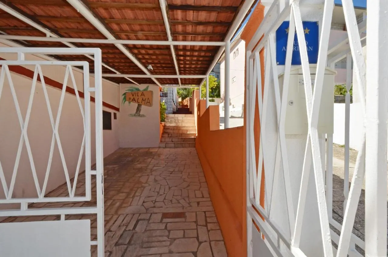 D Large Apt With Big Terrace Next To The Beach Trogir