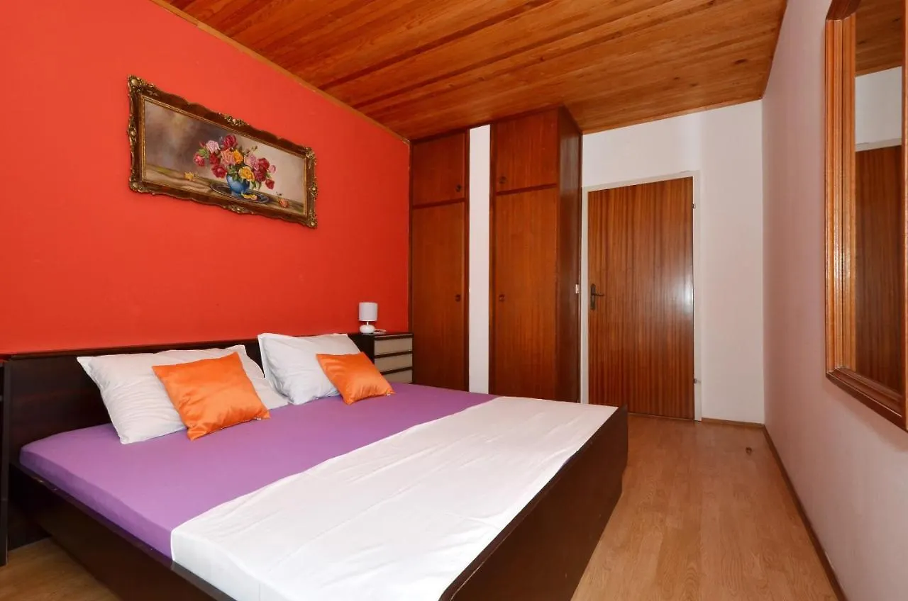 D Large Apt With Big Terrace Next To The Beach Trogir Apartment