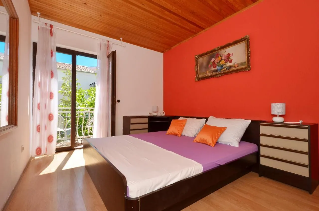 D Large Apt With Big Terrace Next To The Beach Trogir Apartment