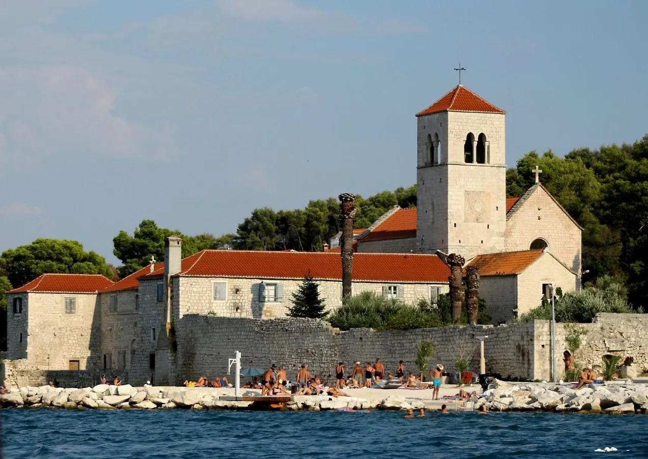 Apartment D Large Apt With Big Terrace Next To The Beach Trogir
