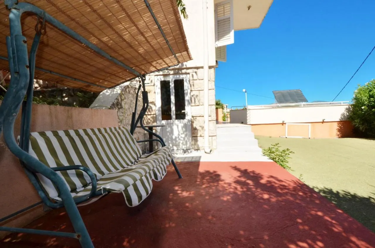 D Large Apt With Big Terrace Next To The Beach Trogir 0*,