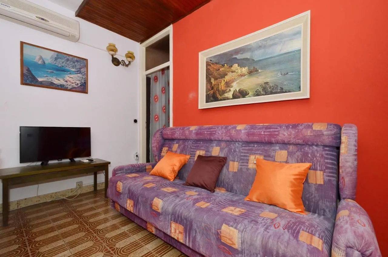 D Large Apt With Big Terrace Next To The Beach Trogir